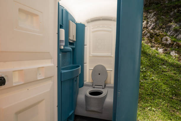 Best Portable restroom trailer rental  in Burbank, IL